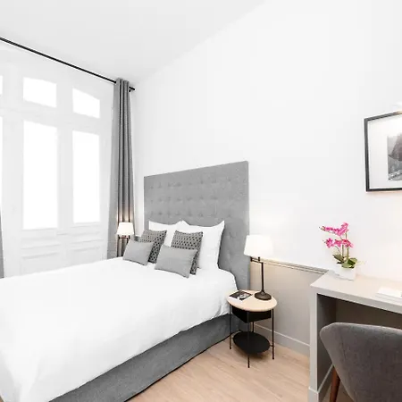 Livinparis - Luxury 3 & 4 Bedrooms Montmartre I Apartment Paris