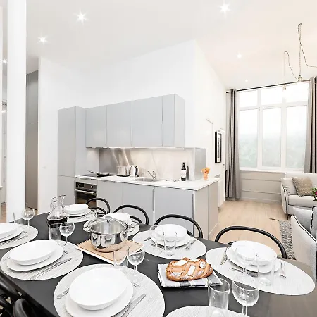 Livinparis - Luxury 3 & 4 Bedrooms Montmartre I *
