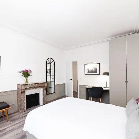 Livinparis - Luxury 3 & 4 Bedrooms Montmartre I Apartment Paris