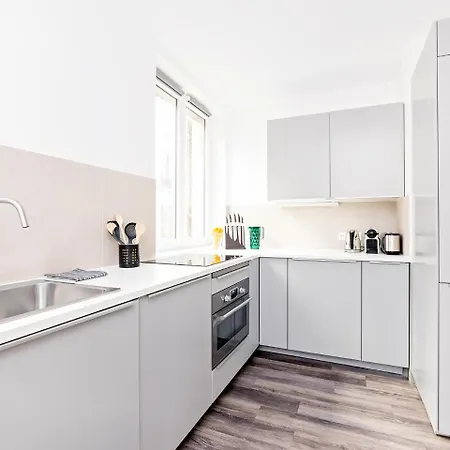 Livinparis - Luxury 3&4 Bedrooms Montmartre I *