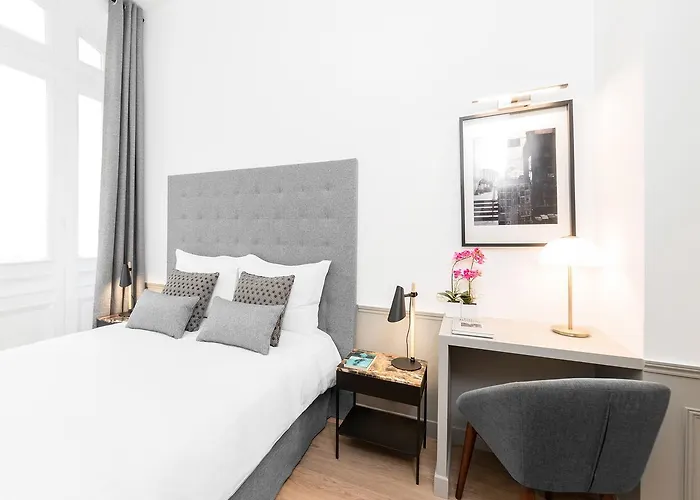 Livinparis - Luxury 3&4 Bedrooms Montmartre I *