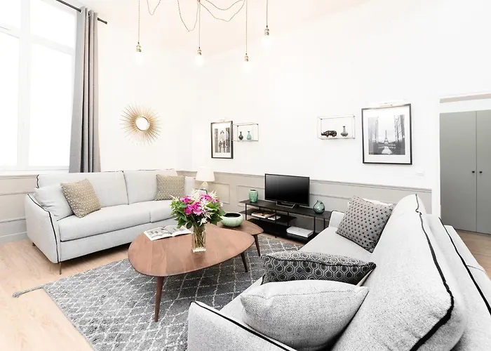 Livinparis - Luxury 3&4 Bedrooms Montmartre I