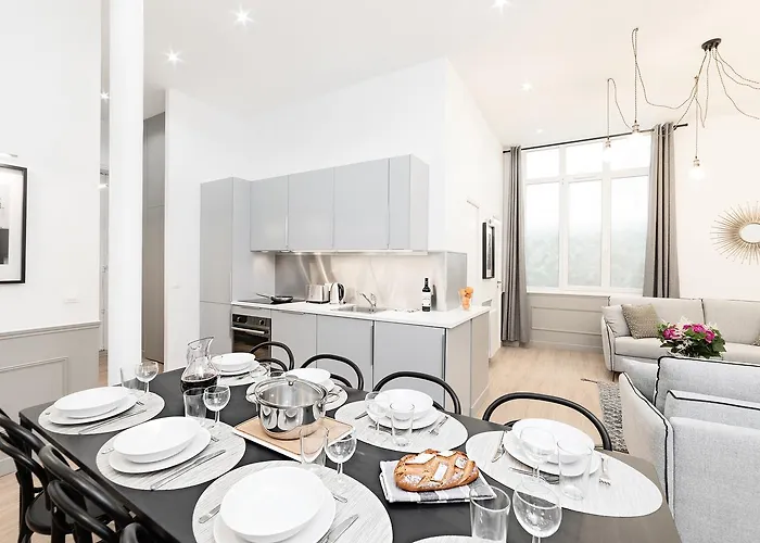 Livinparis - Luxury 3&4 Bedrooms Montmartre I *