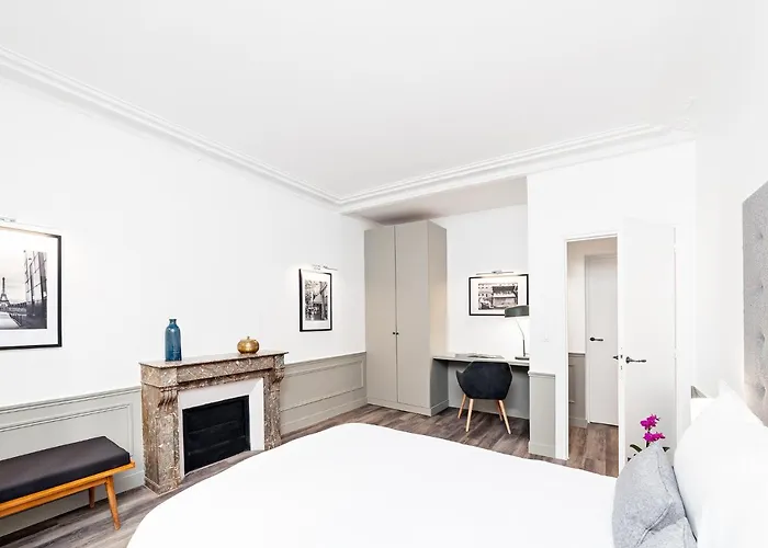 Livinparis - Luxury 3&4 Bedrooms Montmartre I