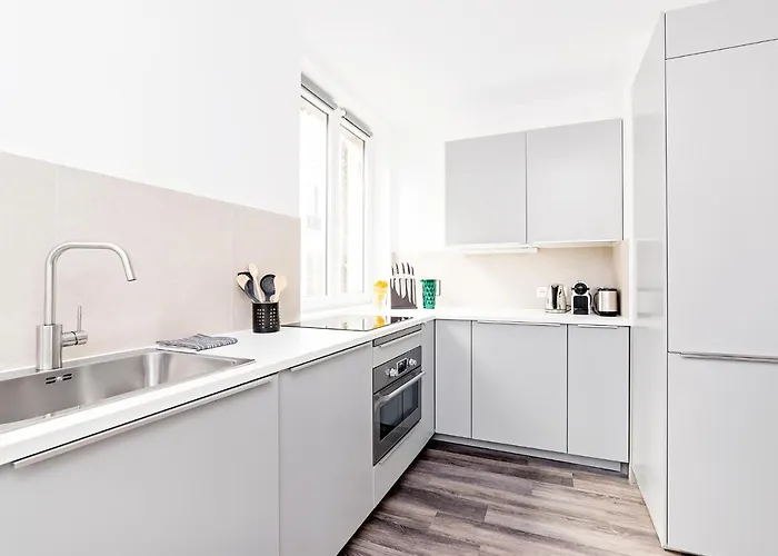 Livinparis - Luxury 3&4 Bedrooms Montmartre I *