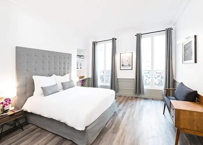 Livinparis - Luxury 3&4 Bedrooms Montmartre I Paris