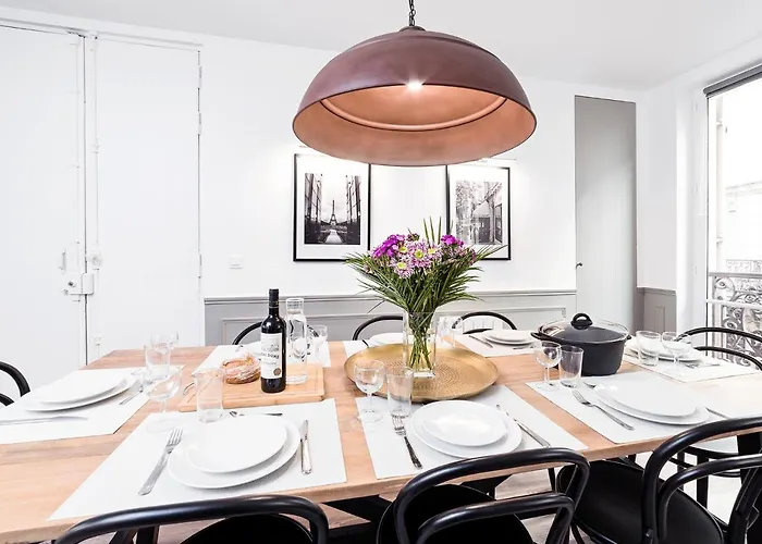 Livinparis - Luxury 3&4 Bedrooms Montmartre I Paris