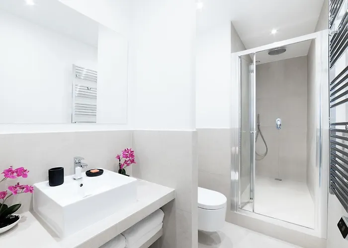 Livinparis - Luxury 3&4 Bedrooms Montmartre I