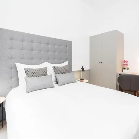 Livinparis - Luxury 3 & 4 Bedrooms Montmartre I * Paris