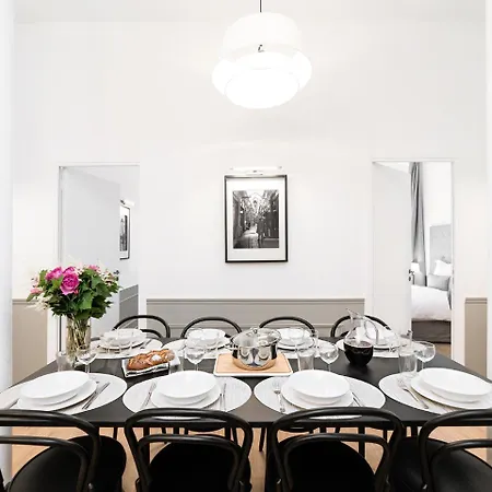 Apartment Livinparis - Luxury 3 & 4 Bedrooms Montmartre I