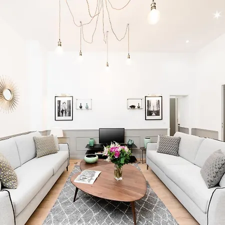 Apartment Livinparis - Luxury 3 & 4 Bedrooms Montmartre I Paris