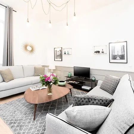 Livinparis - Luxury 3 & 4 Bedrooms Montmartre I