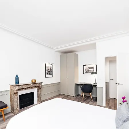 Livinparis - Luxury 3 & 4 Bedrooms Montmartre I