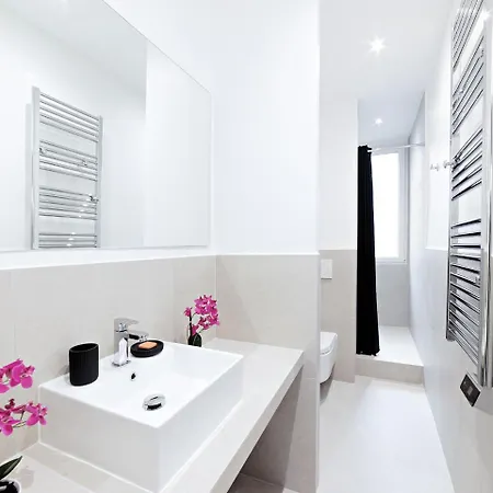 Livinparis - Luxury 3 & 4 Bedrooms Montmartre I Apartment Paris