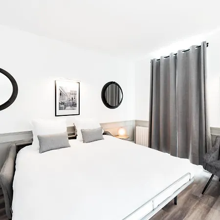 Livinparis - Luxury 3 & 4 Bedrooms Montmartre I Apartment *