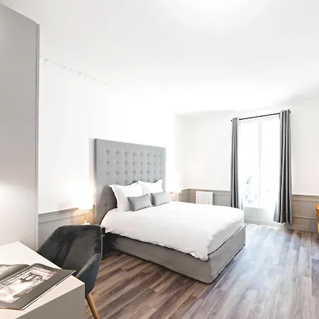 Livinparis - Luxury 3 & 4 Bedrooms Montmartre I Apartment *