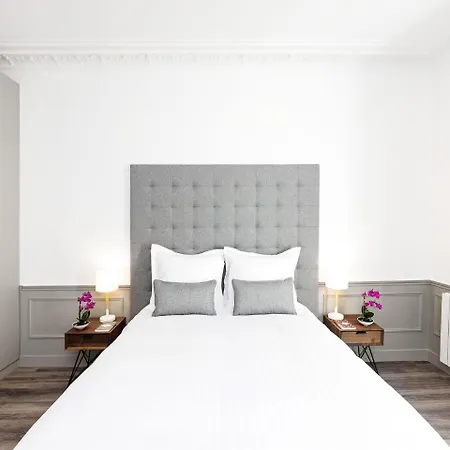 Livinparis - Luxury 3 & 4 Bedrooms Montmartre I Paris