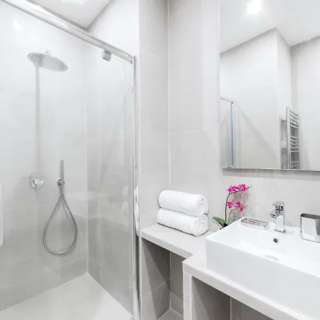 Livinparis - Luxury 3 & 4 Bedrooms Montmartre I Apartment Paris